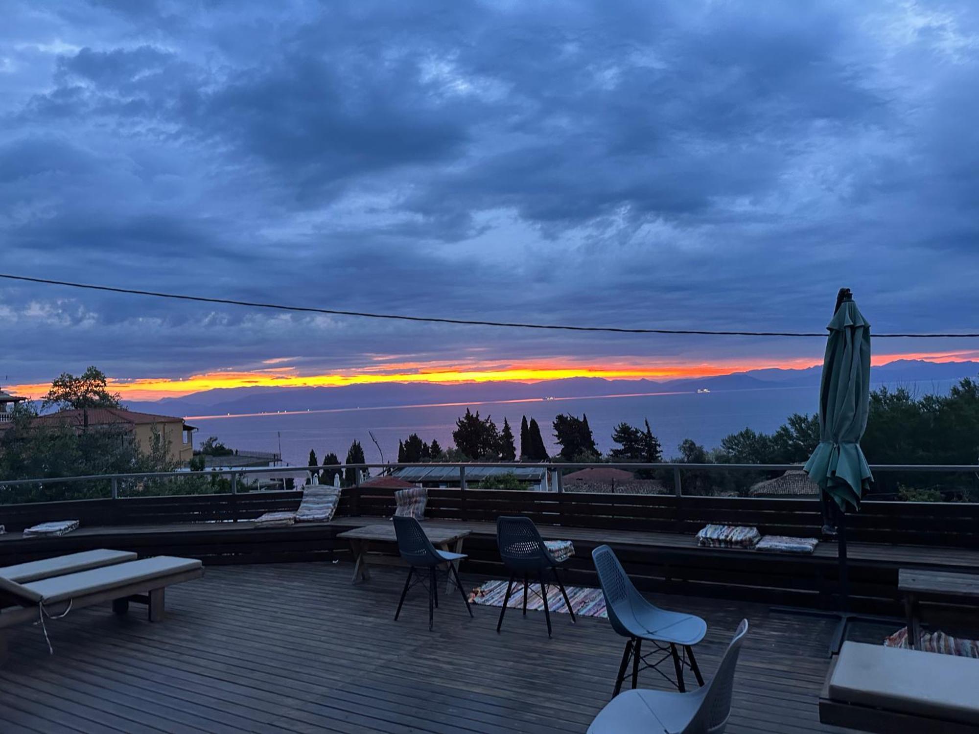Seven Keys Luxury Suites Achílleion Eksteriør billede